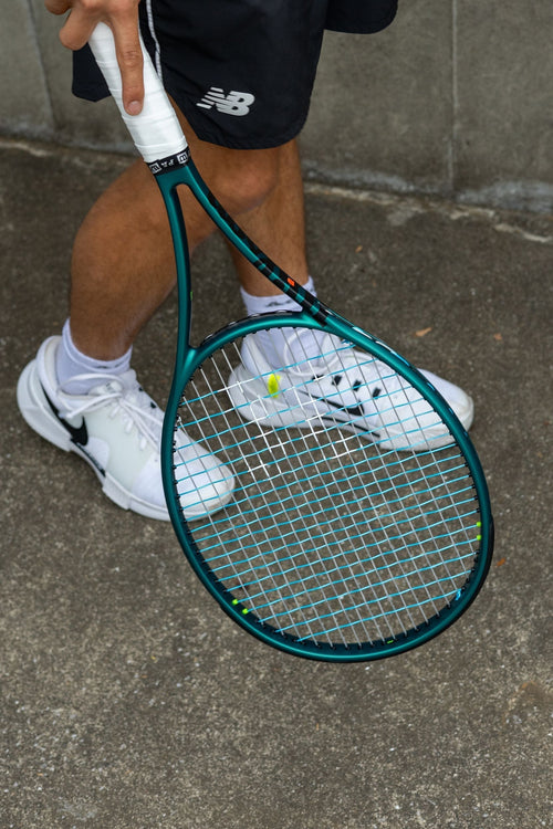 Differences Between Tennis String Notching and Fraying